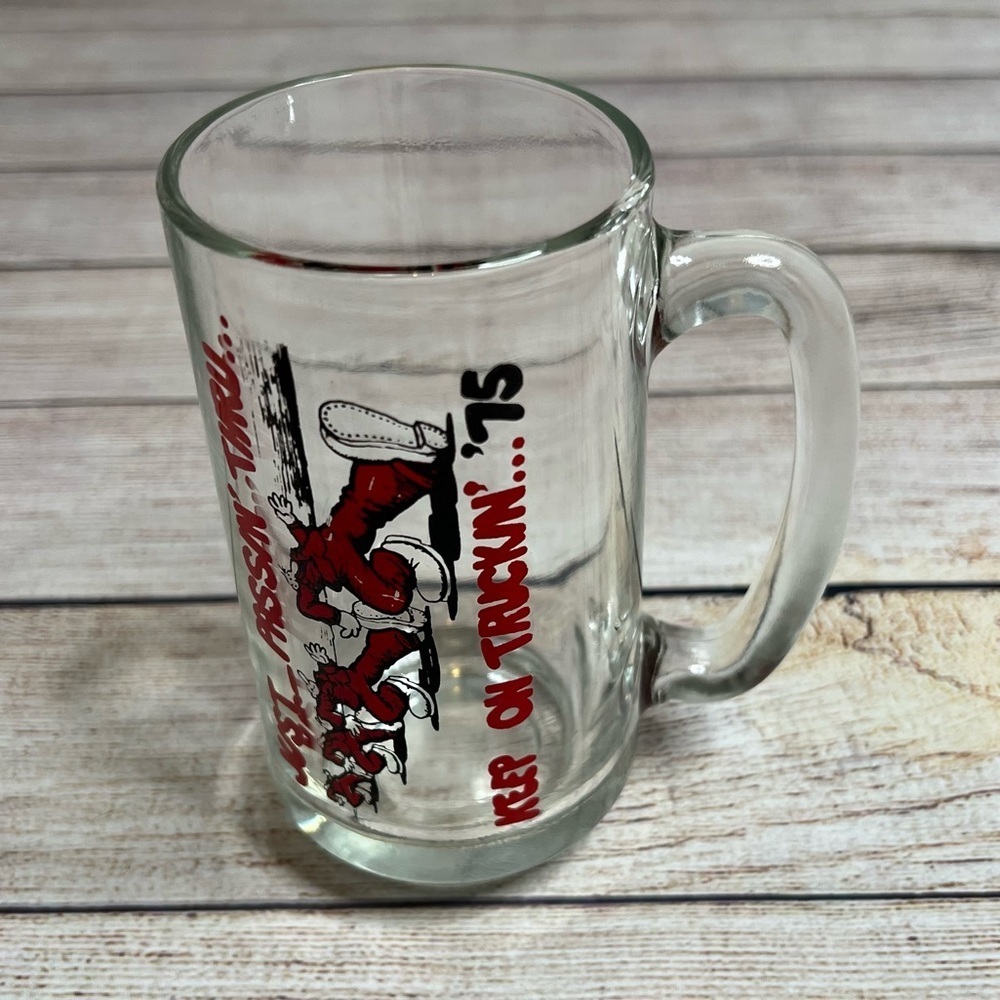 Vintage 1975 "Just Passin Thru Keep On Trucking" Beer Mug Glass